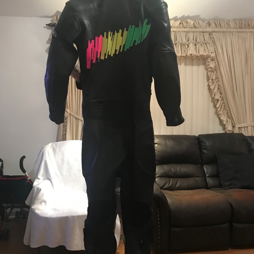 Motorcycle Racing Leathers! 🏍 - Picture 3 of 8